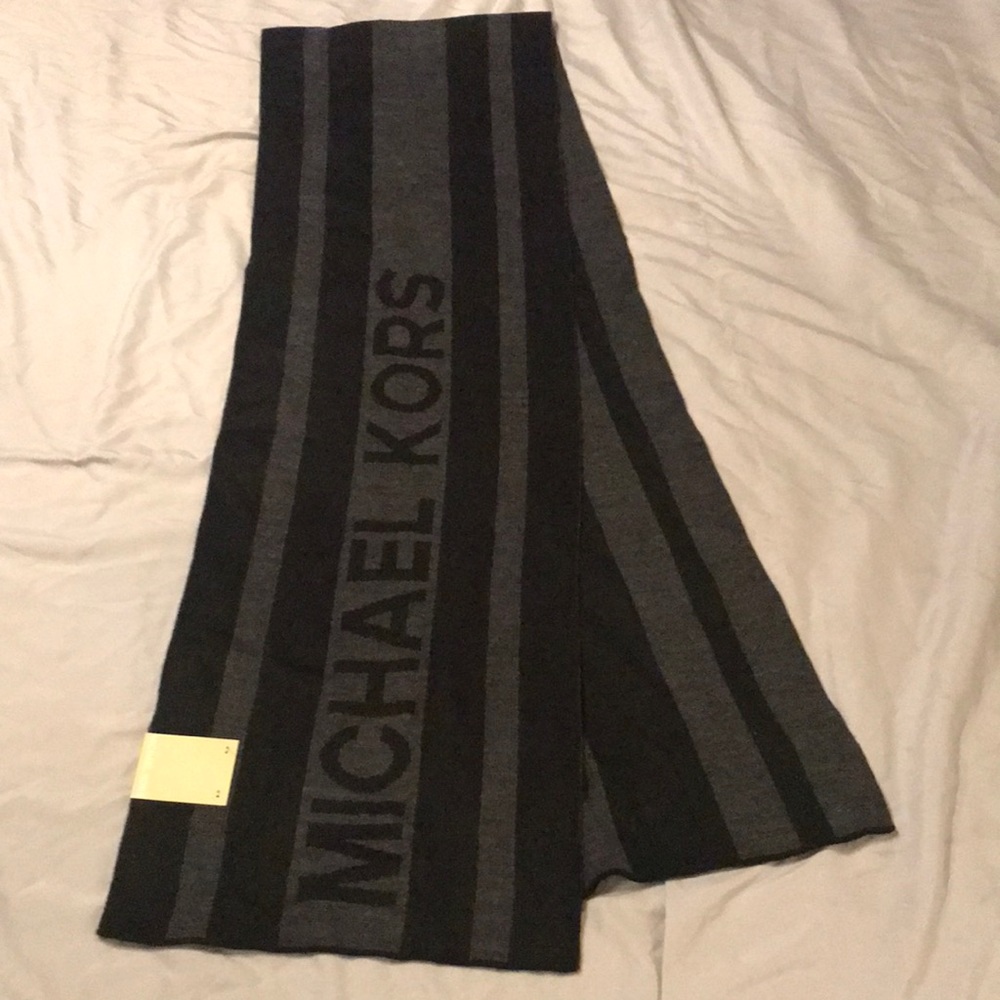 Black and gray Michael Kors scarf